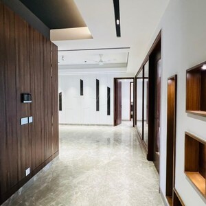 Room in 4 BHK Builder Floor at Central Park Flower Valley, Sohna Sector 33 – for Sale