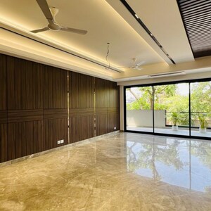 Room in 4 BHK Builder Floor at Central Park Flower Valley, Sohna Sector 33 – for Sale