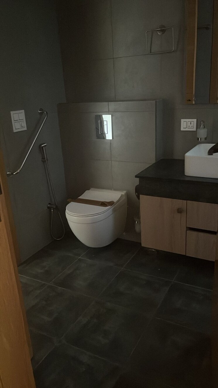 Bathroom, green park 3 Bedroom 414 Sq.Yd. Builder Floor In Green Park Delhi 8406400