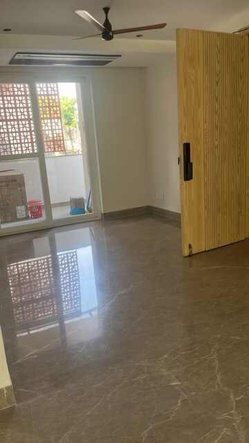 Room in 3 BHK Builder Floor at Green Park – for Rent