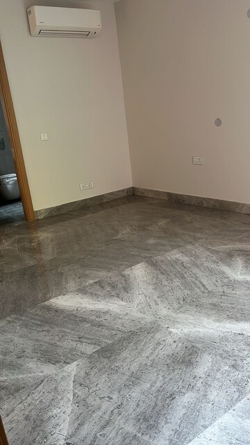 Room in 3 BHK Builder Floor at Green Park – for Rent
