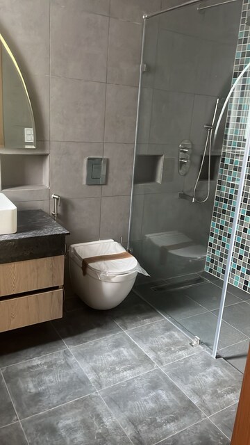 Bathroom in 3 BHK Builder Floor at Green Park – for Rent