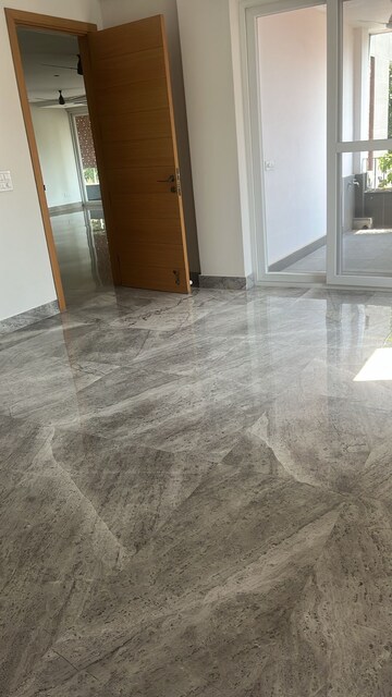Room in 3 BHK Builder Floor at Green Park – for Rent