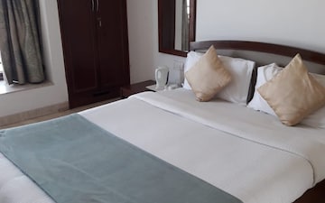 1 BHK Apartment For Rent in Tardeo