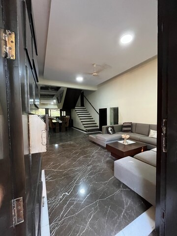 Living Room in 3 BHK Villa at Chembur – for Rent