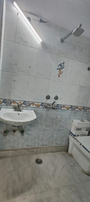  Showroom For Sale in Lajpat Nagar 4