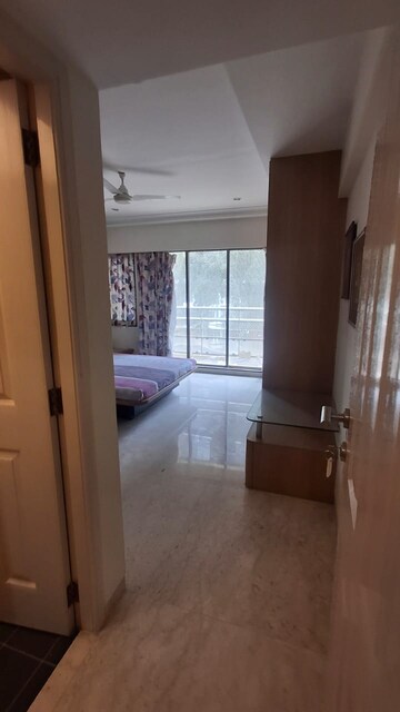 Room in 3 BHK Apartment at Satguru Dhrishti, Khar West – for Rent