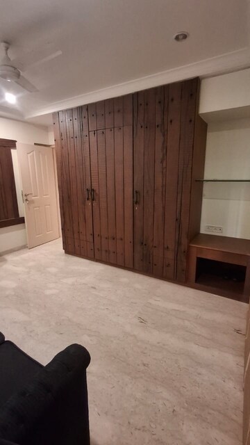Room in 3 BHK Apartment at Satguru Dhrishti, Khar West – for Rent