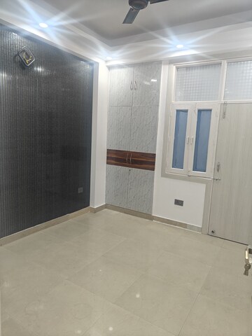 Room in 3 BHK Apartment at Sai Enclave Niti Khand, Niti Khand – for Sale