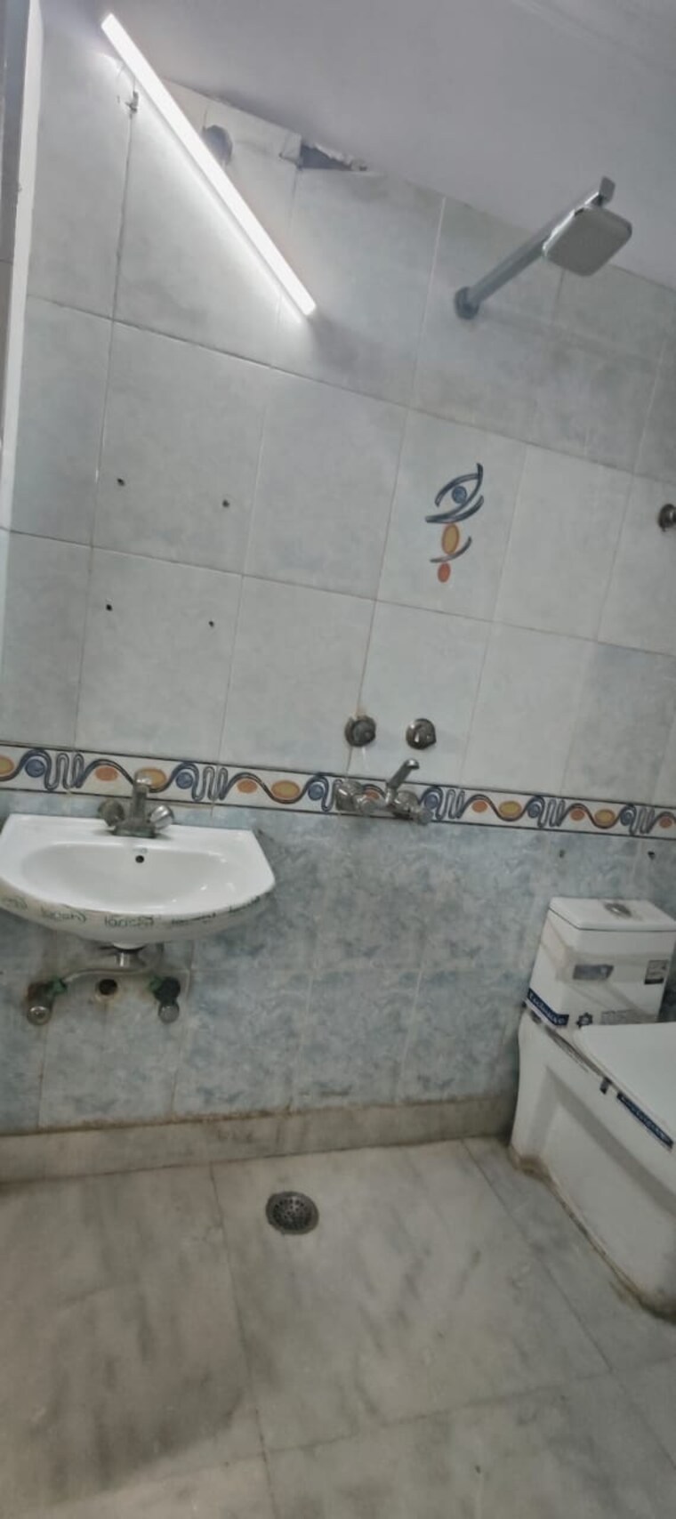 Bathroom, lajpat nagar 4 2 Bedroom 900 Sq.Ft. Builder Floor In Lajpat Nagar 4 Delhi 8406631