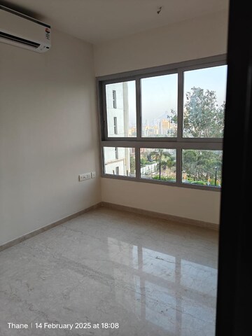 Room in 1.5 BHK Apartment at Piramal Vaikunth, Balkum Pada – for Sale
