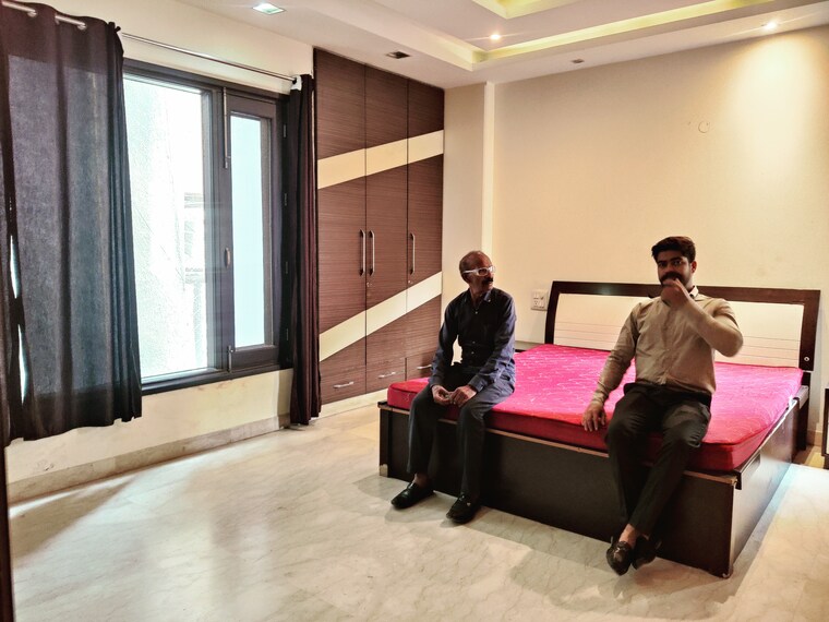 Room, greater kailash ii 4 Bedroom 300 Sq.Yd. Builder Floor In Greater Kailash ii Delhi 8406786