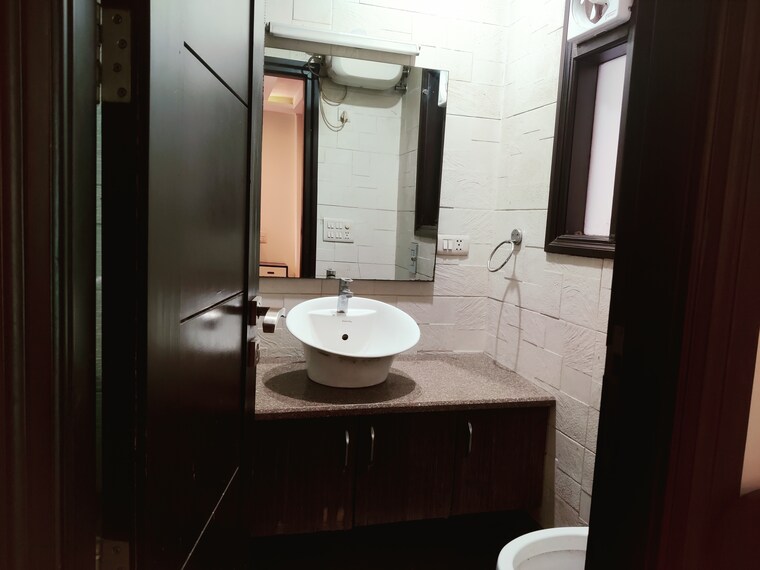 Bathroom, greater kailash ii 4 Bedroom 300 Sq.Yd. Builder Floor In Greater Kailash ii Delhi 8406786