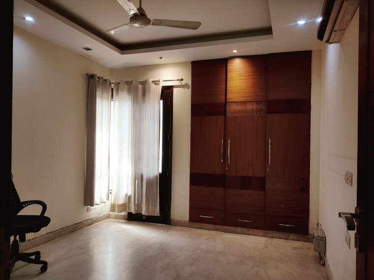 Room, greater kailash ii 4 Bedroom 300 Sq.Yd. Builder Floor In Greater Kailash ii Delhi 8406786