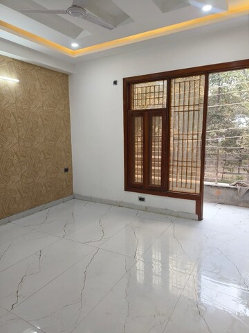Room in 3 BHK Apartment at Real Square, Vasundhara Sector 3 – for Sale