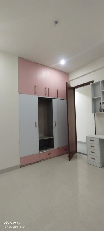 Room in 3 BHK Builder Floor at Auram Floor, South City 2 – for Rent