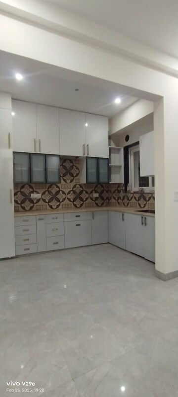 Kitchen in 3 BHK Builder Floor at Auram Floor, South City 2 – for Rent