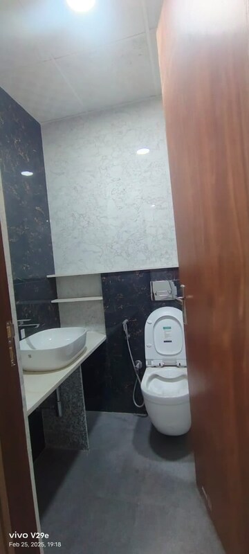 Master Bedroom in 3 BHK Builder Floor at Auram Floor, South City 2 – for Rent