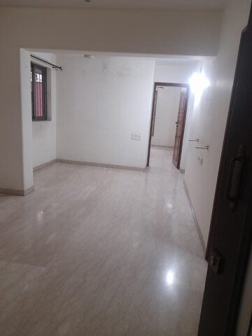 Room in 2 BHK Apartment at Khar West – for Sale