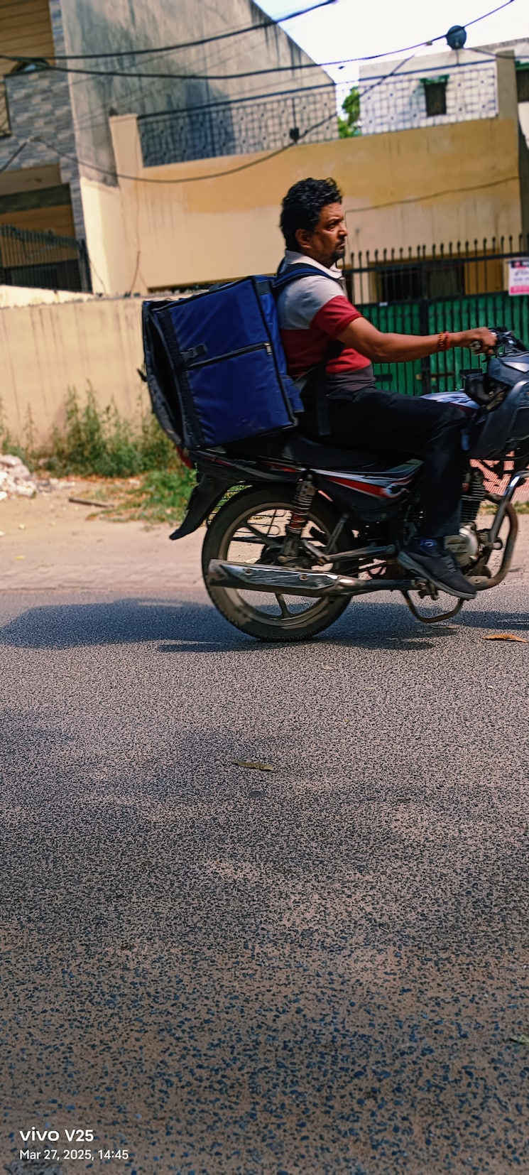  Parking, kamna-apartments 2.5 Bedroom 150 Sq.Mt. Villa In Vaishali Sector 3 Ghaziabad 8406794