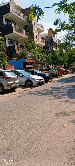 Parking in 2.5 BHK Villa at Kamna Apartments, Vaishali Sector 3 – for Sale