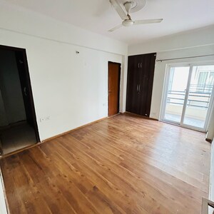 Room in 2 BHK Apartment at Amrapali Centurian Park, Amrapali Dream Valley – for Sale