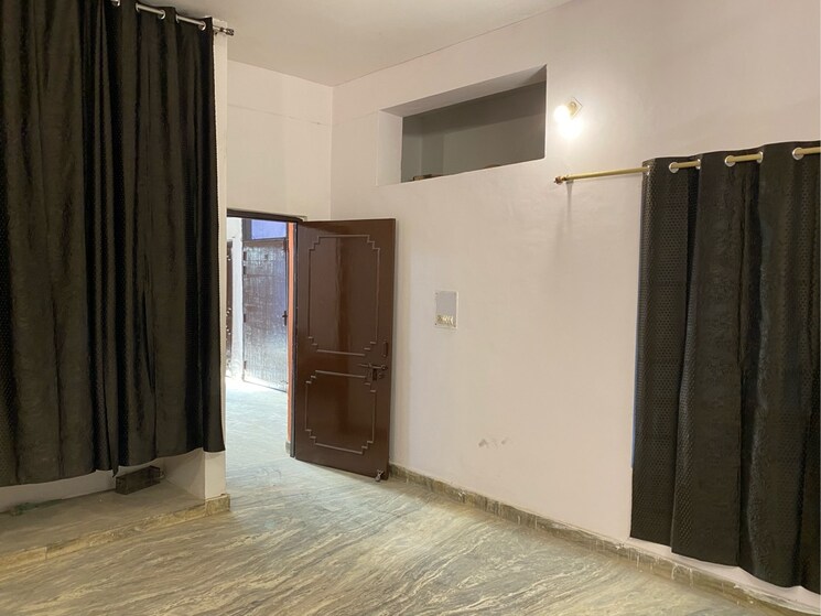 Room, lawyers colony 3 Bedroom 2000 Sq.Ft. Builder Floor In Lawyers Colony Agra 8406790