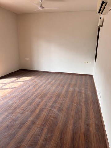 2 BHK Apartment For Rent in Pioneer Park Phase 1, Sector 61
