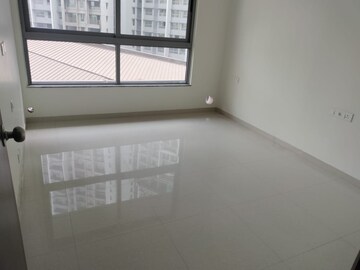 Room in 2 BHK Apartment at Kalpataru Immensa, Kolshet Road – for Rent