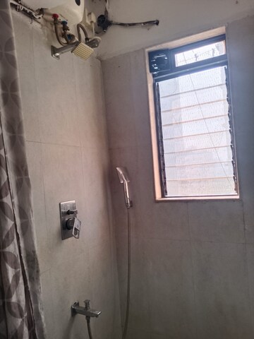 Room in 2 BHK Apartment at Khar West – for Rent