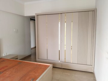 Room in 2 BHK Apartment at Khar West – for Rent