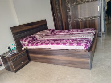 Bedroom in 2 BHK Apartment at Khar West – for Rent