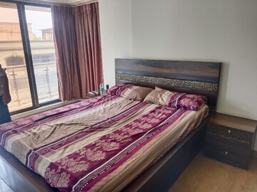 Bedroom in 2 BHK Apartment at Khar West – for Rent