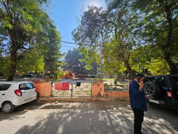 Master Bedroom in 2 BHK Independent House at Gomti Nagar – for Rent
