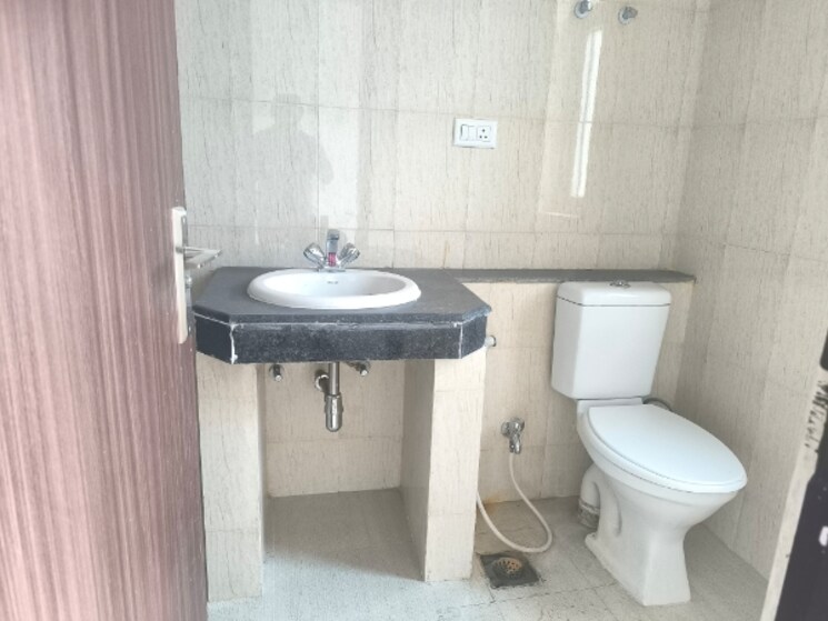 Bathroom, bptp-district-phase-2 5 Bedroom 3000 Sq.Ft. Villa In Sector 84 Faridabad 8407119