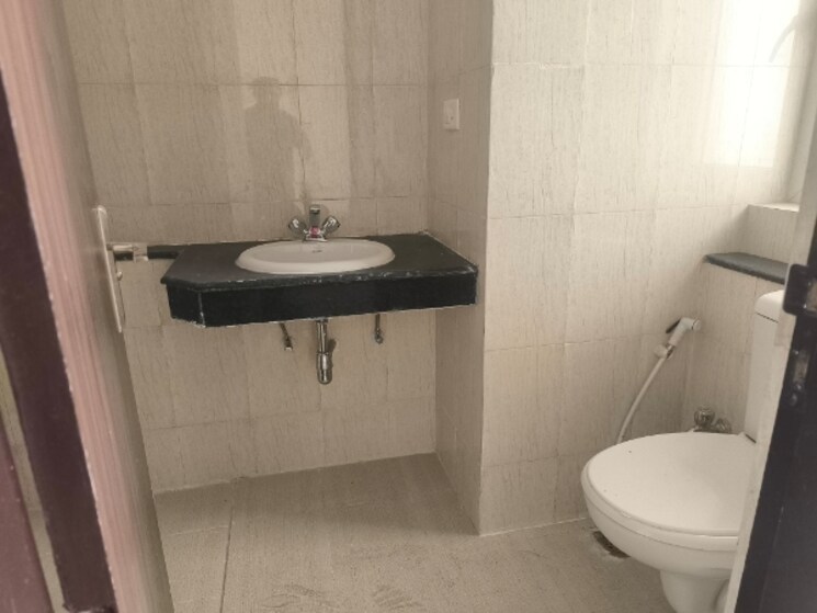 Bathroom, bptp-district-phase-2 5 Bedroom 3000 Sq.Ft. Villa In Sector 84 Faridabad 8407119