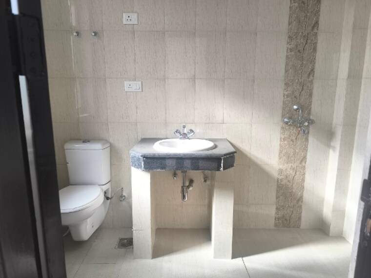 Bathroom, bptp-district-phase-2 5 Bedroom 3000 Sq.Ft. Villa In Sector 84 Faridabad 8407119