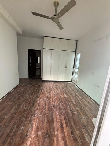 Room in 2.5 BHK Apartment at L&T Raintree Boulevard, Hebbal – for Rent