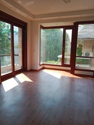 Room in 6 BHK Independent House at New Friends Colony – for Sale