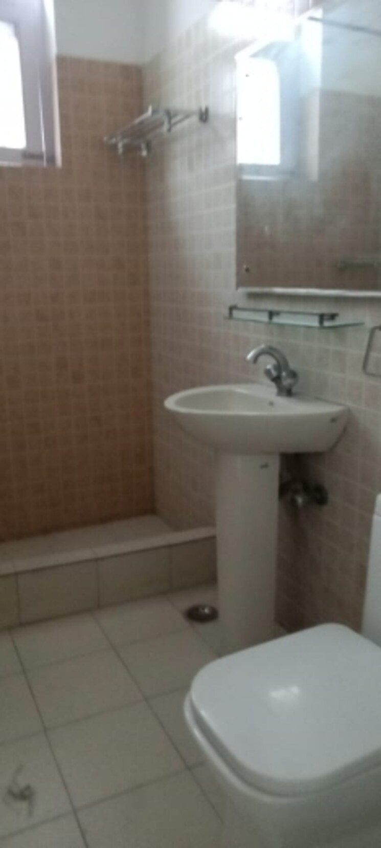 Bathroom, new friends colony 6 Bedroom 500 Sq.Yd. Independent House In New Friends Colony Delhi 8407125