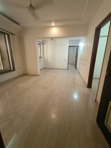 2 BHK Apartment For Rent in Khar West