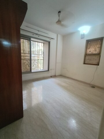 Room in 2 BHK Apartment at Khar West – for Rent