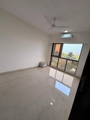 Room in 2 BHK Apartment at Platinum Prive, Andheri West – for Rent