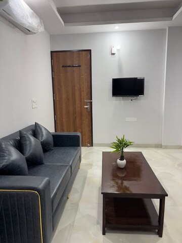Living Room in 2 BHK Builder Floor at Ardee City, Sector 52 – for Rent