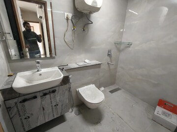 Team Area in 3 BHK Apartment at Sector 64 – for Rent