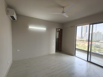Room in 3 BHK Apartment at Sector 64 – for Rent