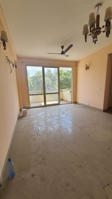 Room in 2 BHK Apartment at Ansal Sushant Estate, Sector 52 – for Rent