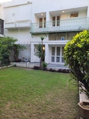 5 BHK Independent House – Garden View at New Friends Colony - for Sale