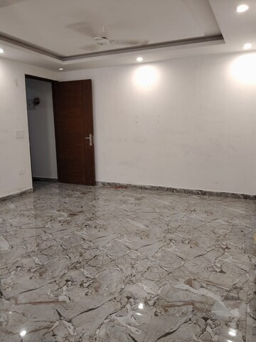 Room in 2 BHK Builder Floor at Saket – for Rent