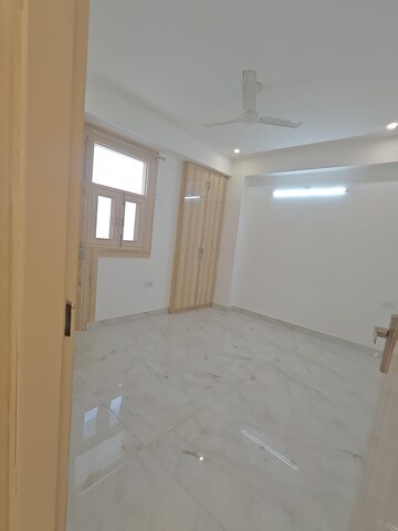 Room in 2 BHK Builder Floor at Saket – for Rent